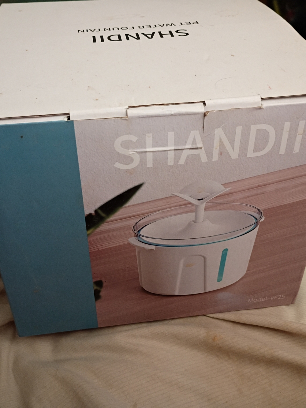 SHANDII Pet Water Fountain - White with Teal Accent